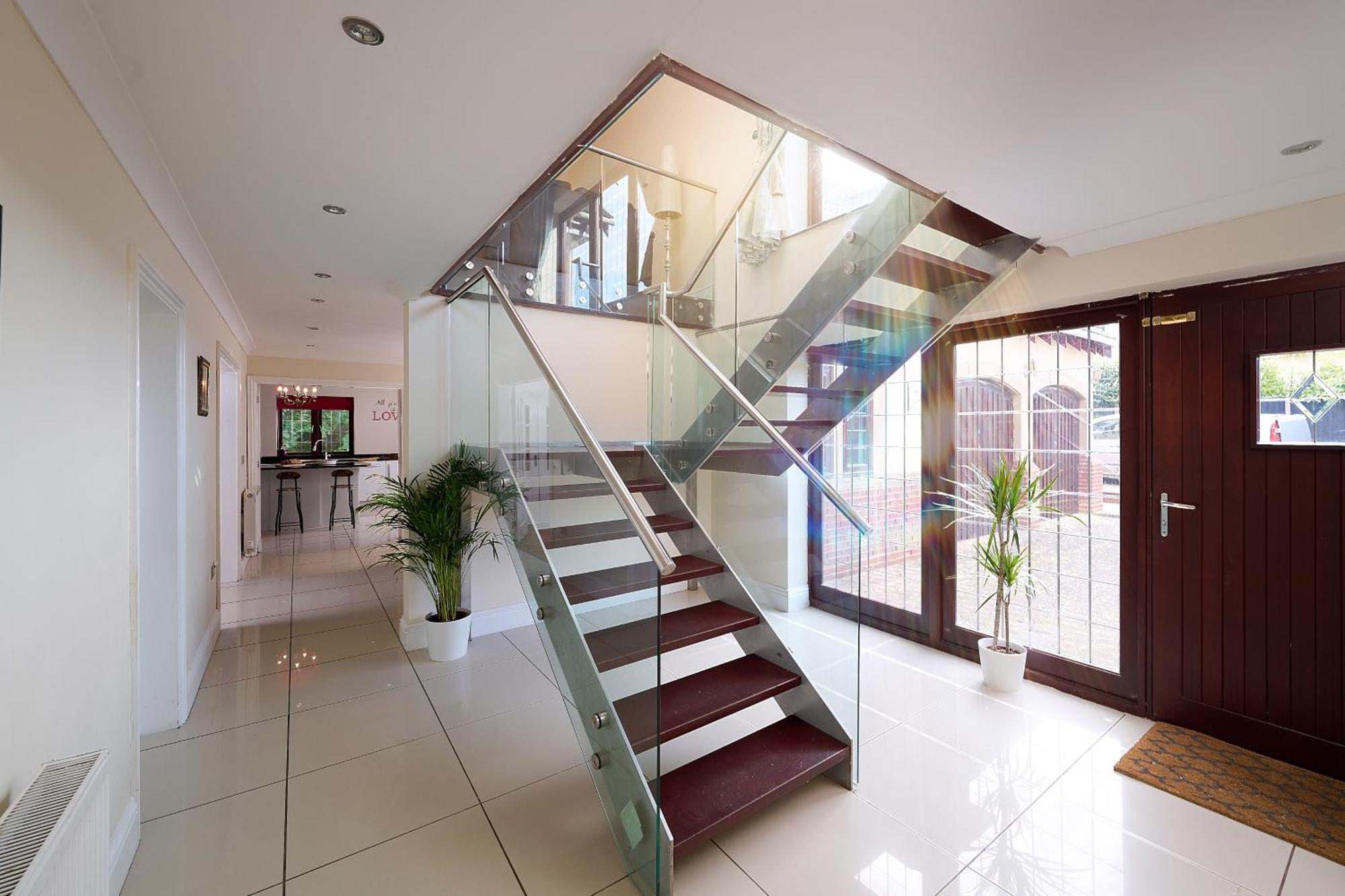 Spacious Home For Large Families And Contractors Вулвергемптон Экстерьер фото
