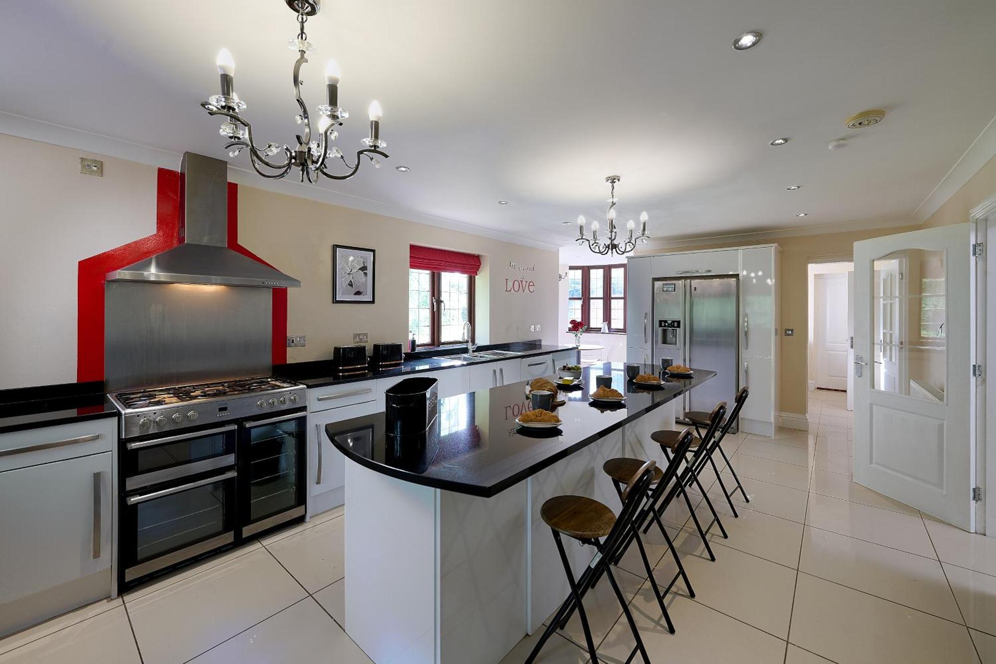 Spacious Home For Large Families And Contractors Вулвергемптон Экстерьер фото